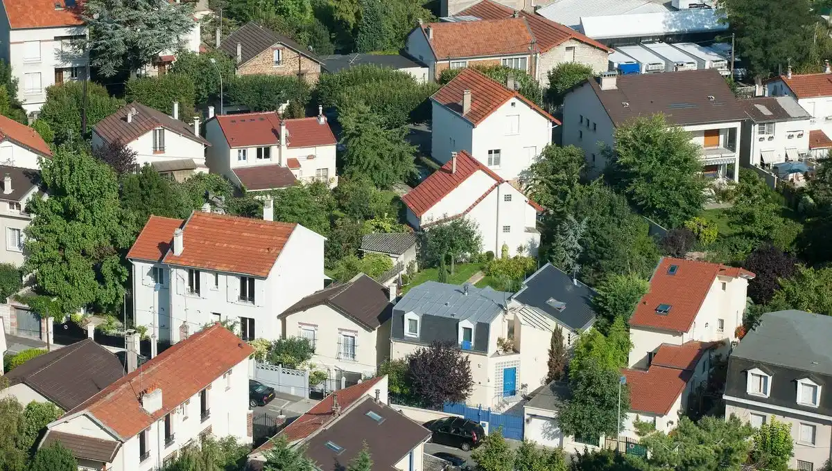 Quartier pavillonnaire dans le Val-d'Oise avec maisons individuelles